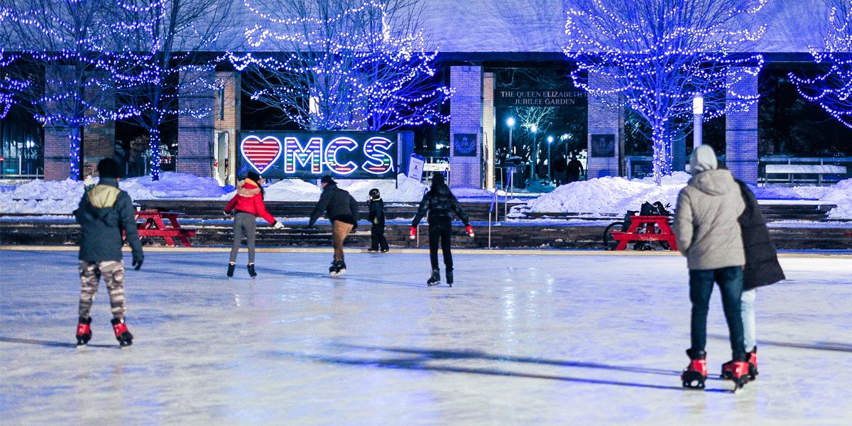 A Merry Little Christmas – Skate on the Square